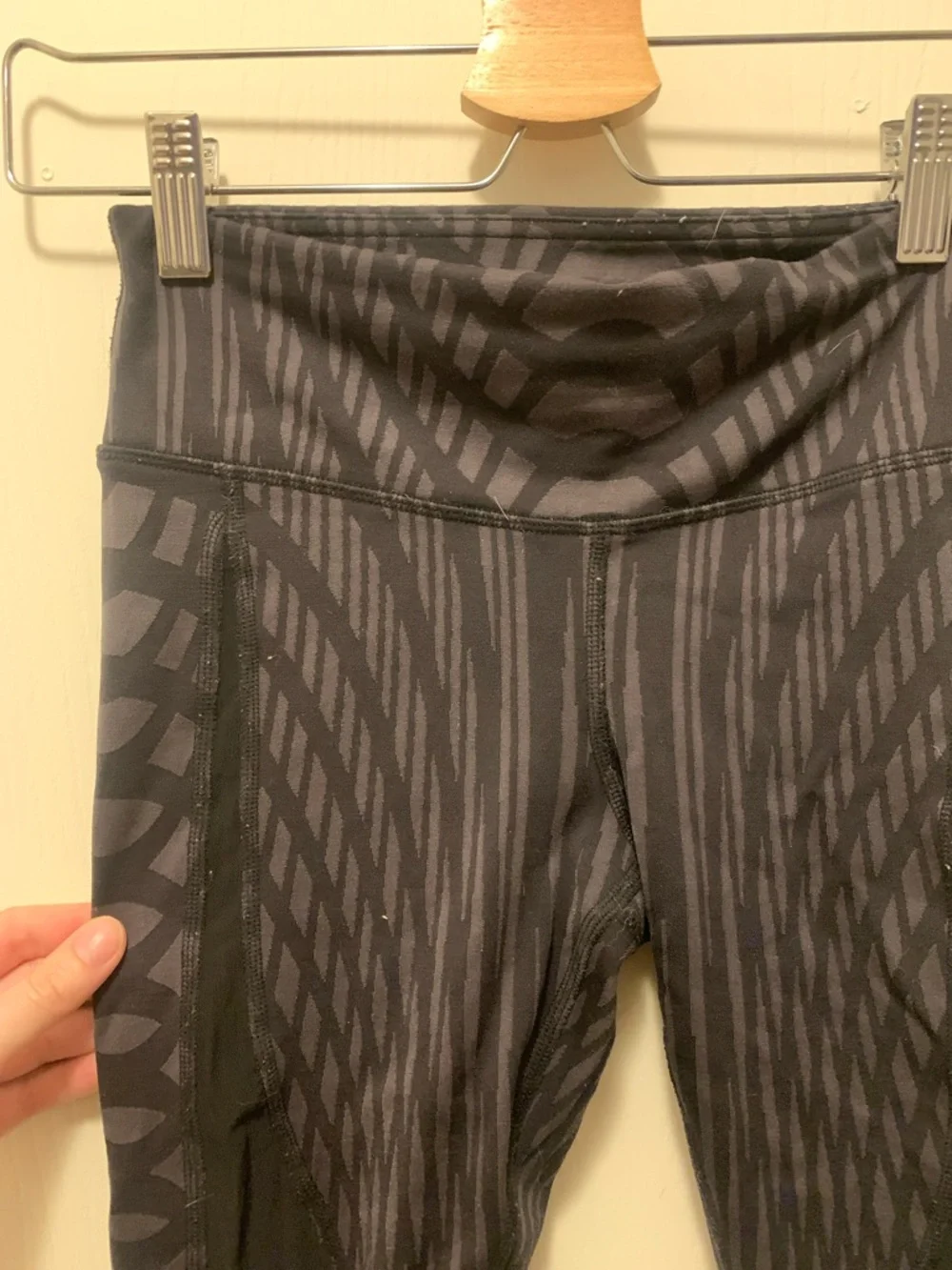 ALO Yoga Black & Charcoal Patterned Mesh Leggings